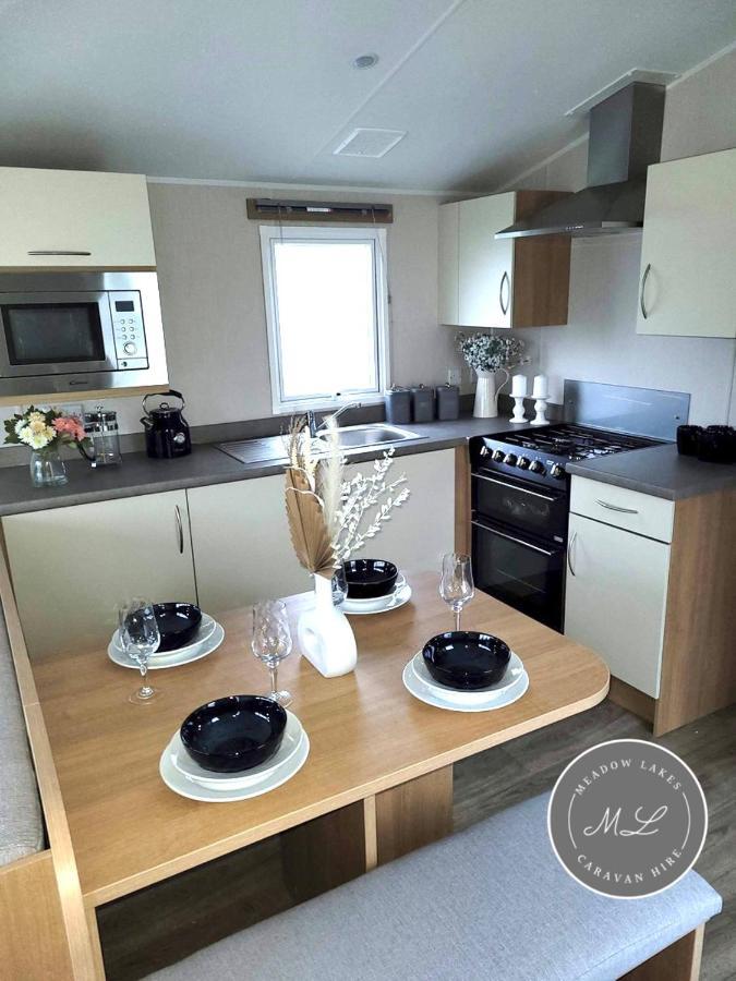 Palm Grove 181- Golden Palm - Pet Friendly, Wifi, Central Heating, Bed Linen - Meadow Lakes Caravan & Lodge Hire Chapel Saint Leonards Exteriér fotografie